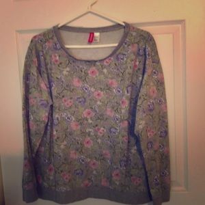 Lightweight flowered sweatshirt